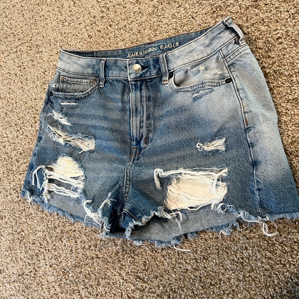 AE DENIM MOM SHORTS SIZE 8